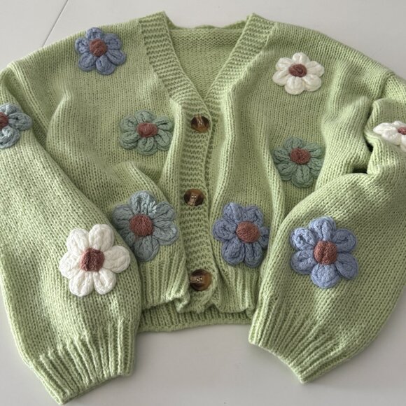 Cider Knit V-neck Button Flower Cardigan NWT, Size M - Picture 10 of 17
